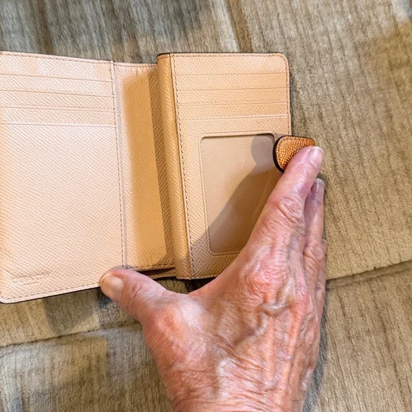 Coach Tangerine Textured Wallet like new, zippercompartment credit card ID area - Picture 3 of 8